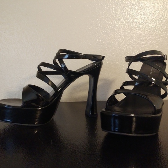 💜🖤ELLE Cute BLK Strappy-Chunk Heels💜🖤 - Picture 4 of 7